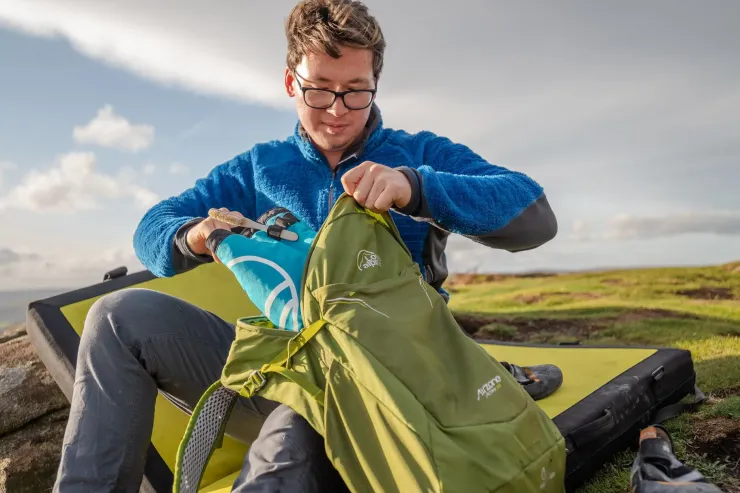 Day Packs-Lowe Alpine AirZone Active 22 Rucksack - Navy
